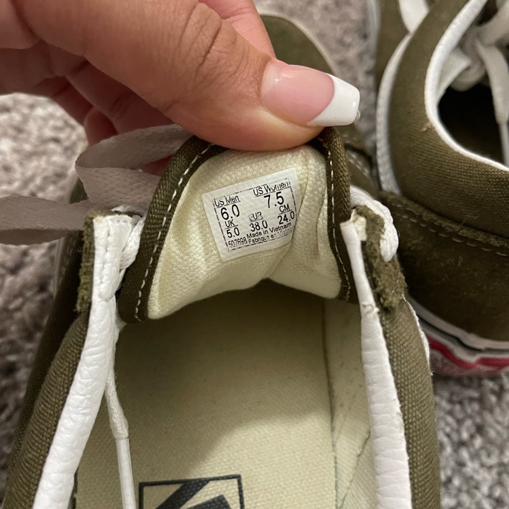 Vans - Picture 6 of 6